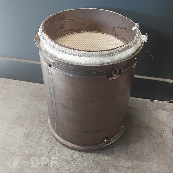 OE-5303922-DPF-reinigung-Topcats-HD-Sennebogen-875-Zapfhahn