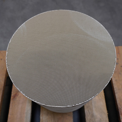 DPF-Draufsicht: Filterkanäle in einem monolithischen Keramikkörper, Topcats HD