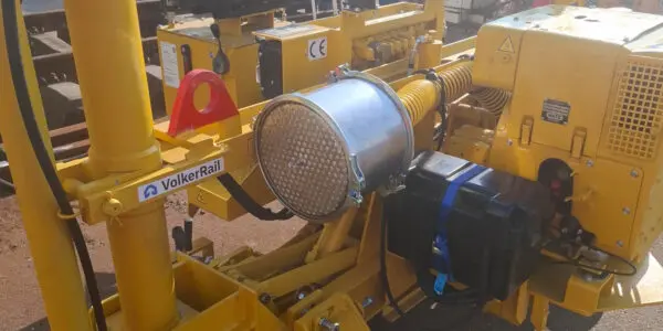 Topcats Opzetroetfilter voor VolkerRail hef/shift portaal machine voor emissiereductie bij werk aan het spoor