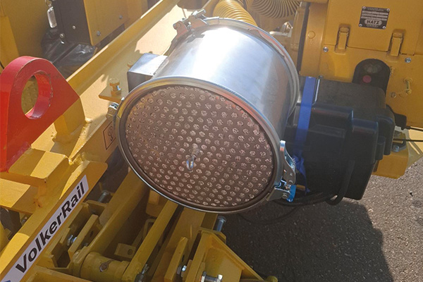 Opzetroetfilter hef-shift portaal dieselmachine VolkerRail geleverd door Topcats in Lelystad