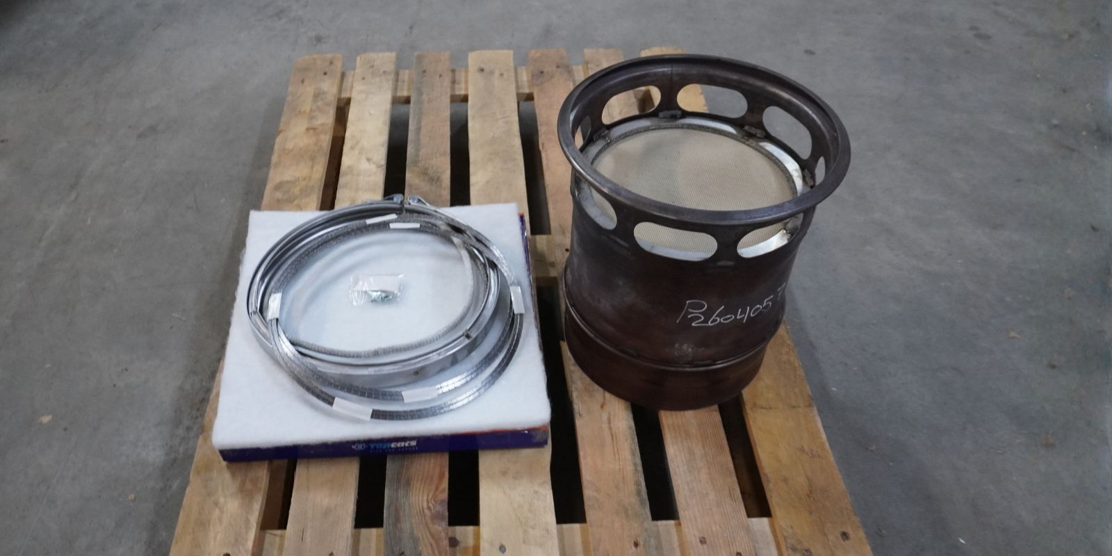 Pakkingset uit doos naast DPF voor DAF XF, XG, XF+, XD en XFC met type motor MX 11 of MX 13